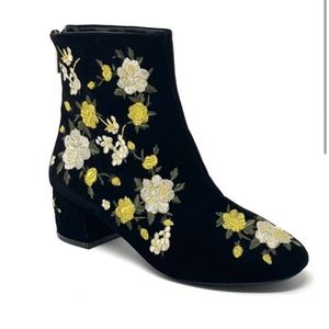 Topshop Velvet Black w/ Floral Embroidery Ankle Boot SZ 37